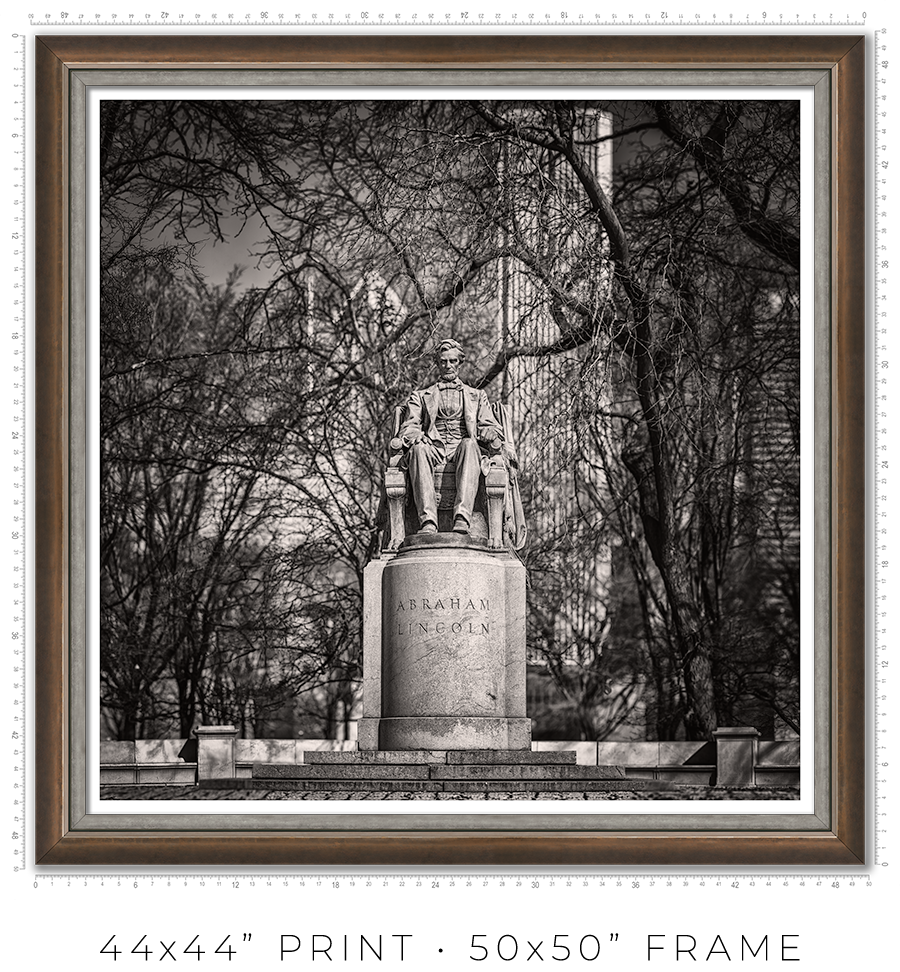 Abraham Lincoln Monument in Grant Park North View