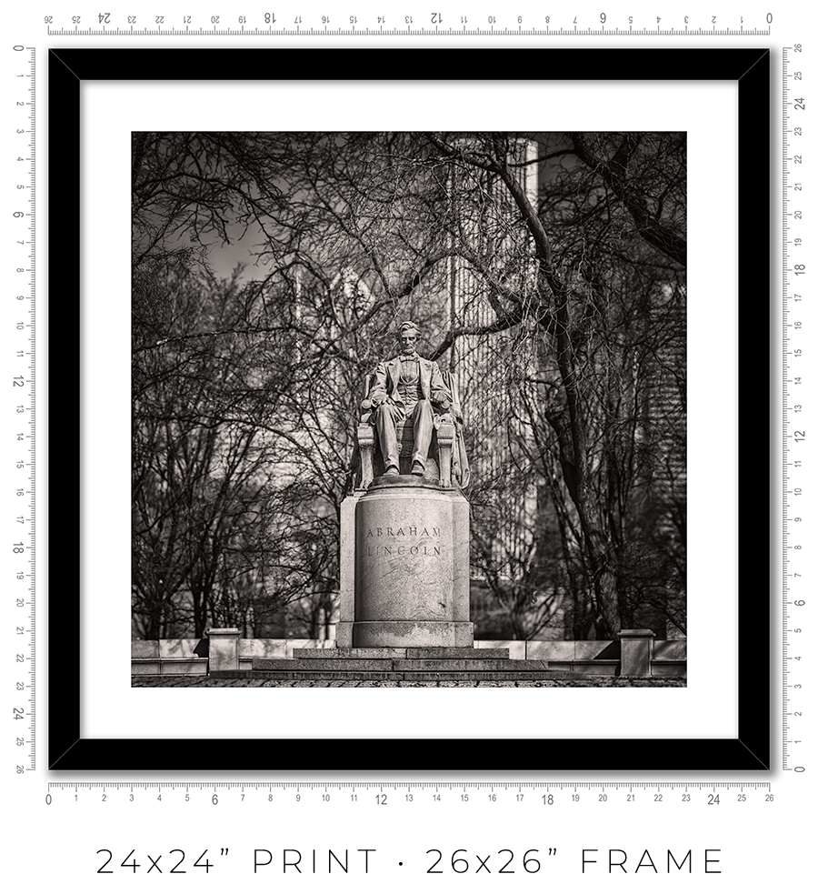 Abraham Lincoln Monument in Grant Park North View