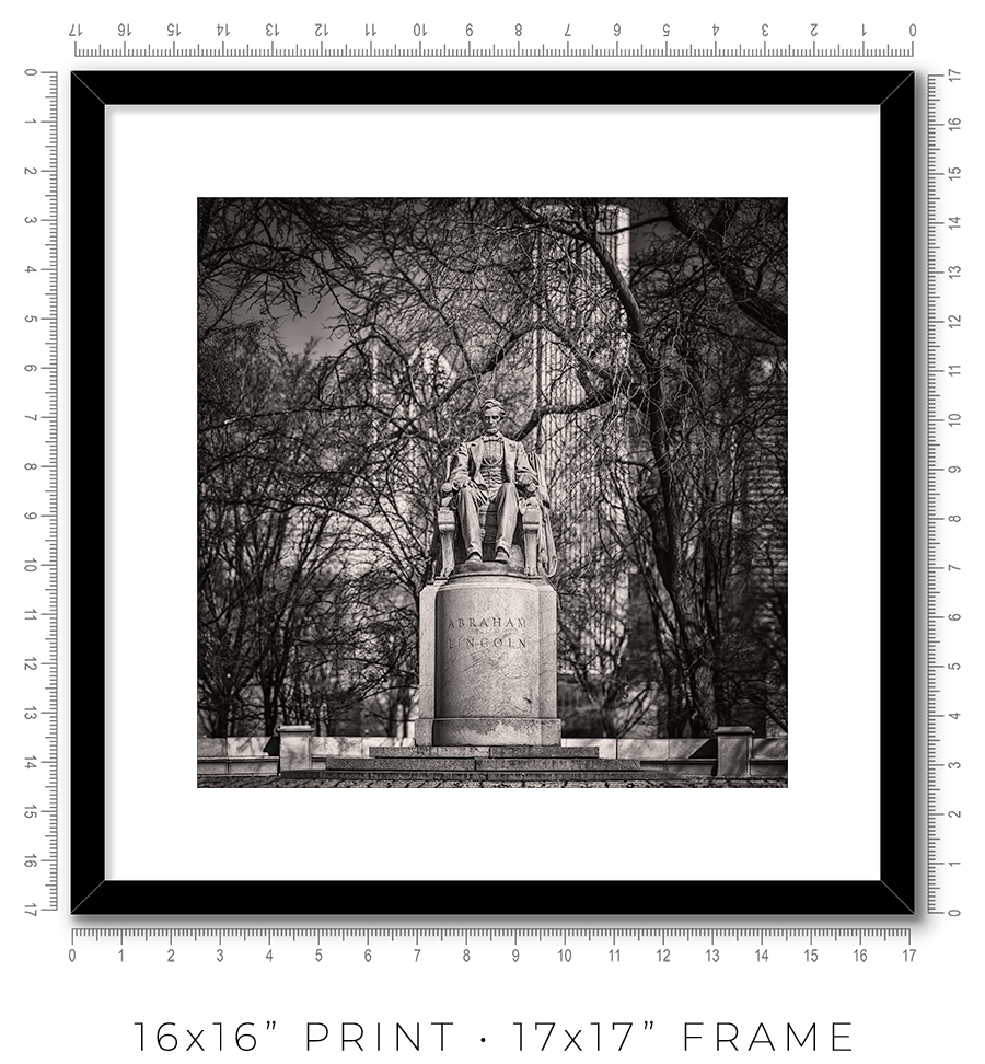 Abraham Lincoln Monument in Grant Park North View