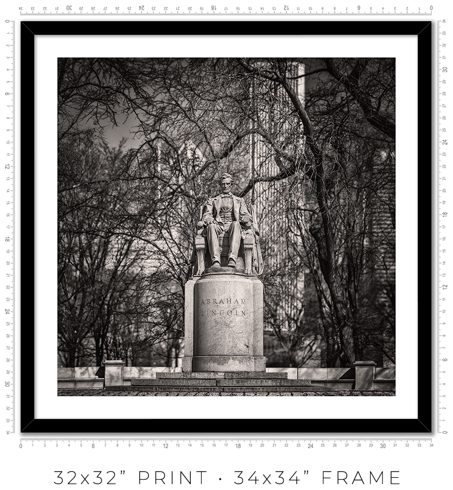 Abraham Lincoln Monument in Grant Park North View