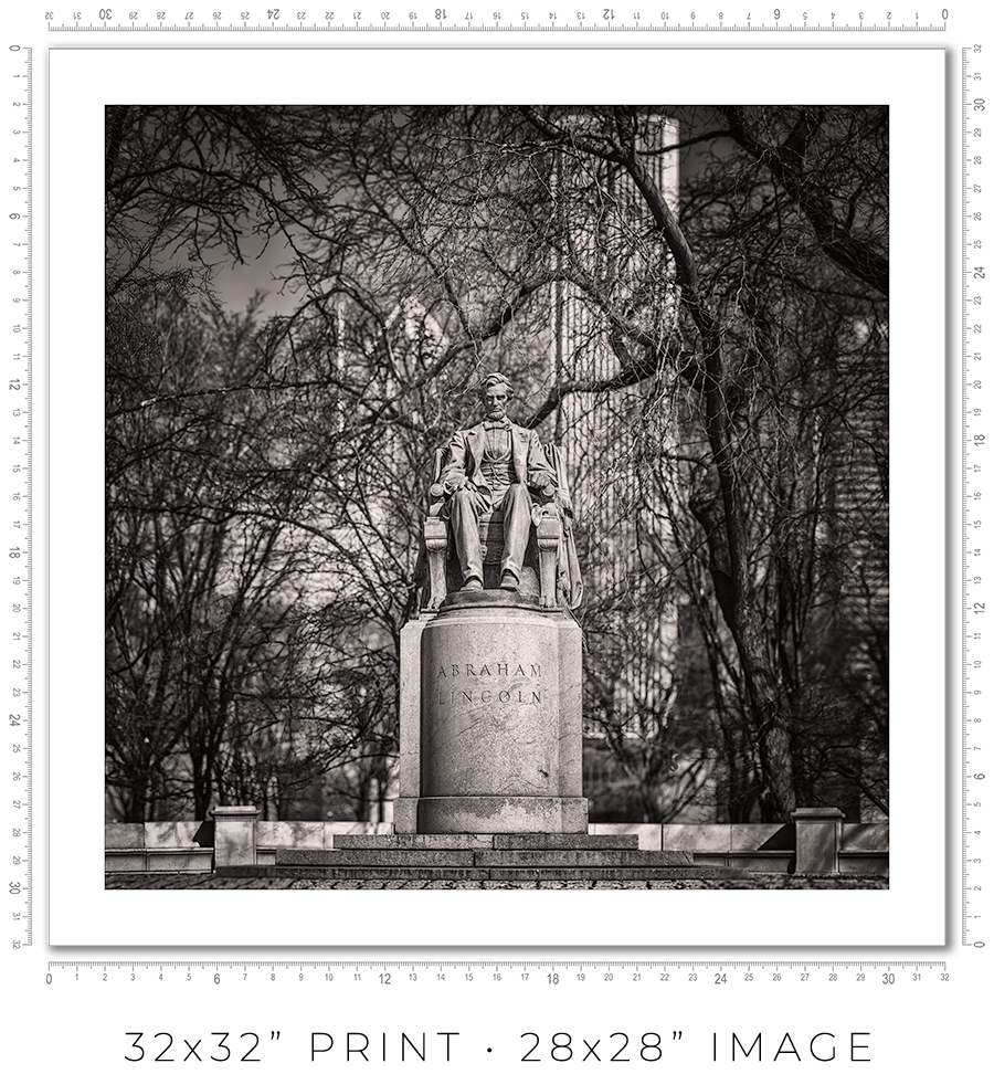 Abraham Lincoln Monument in Grant Park North View