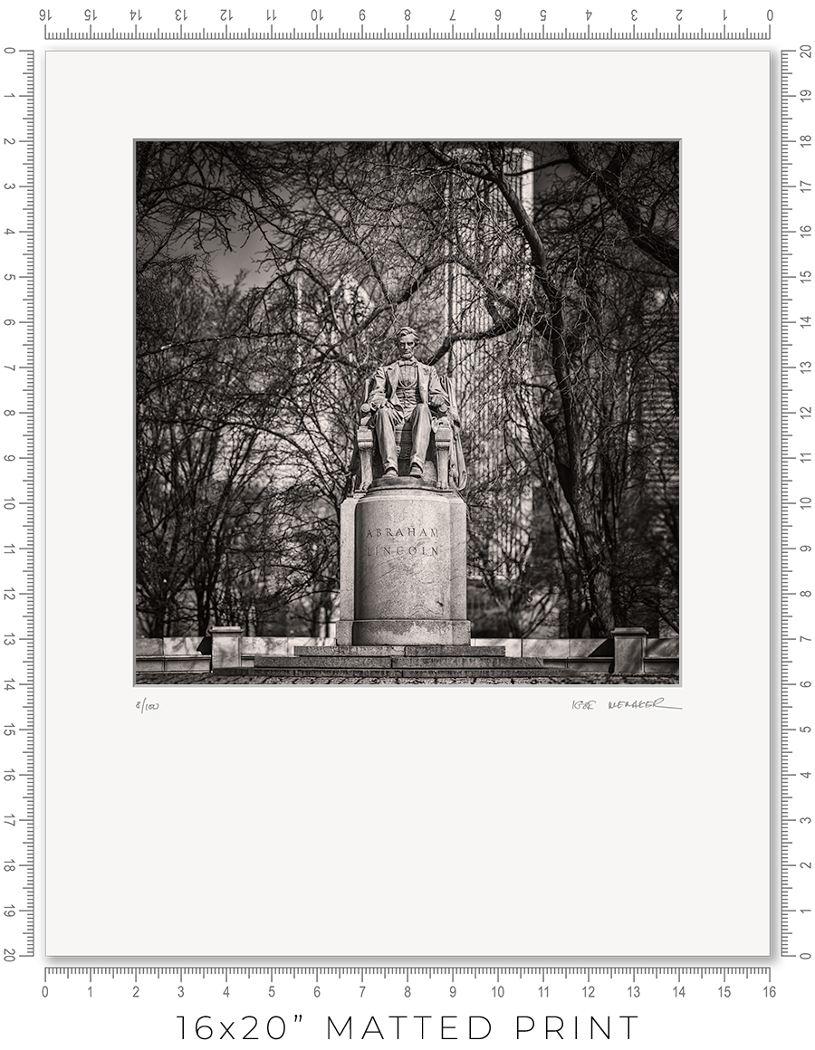 Abraham Lincoln Monument in Grant Park North View
