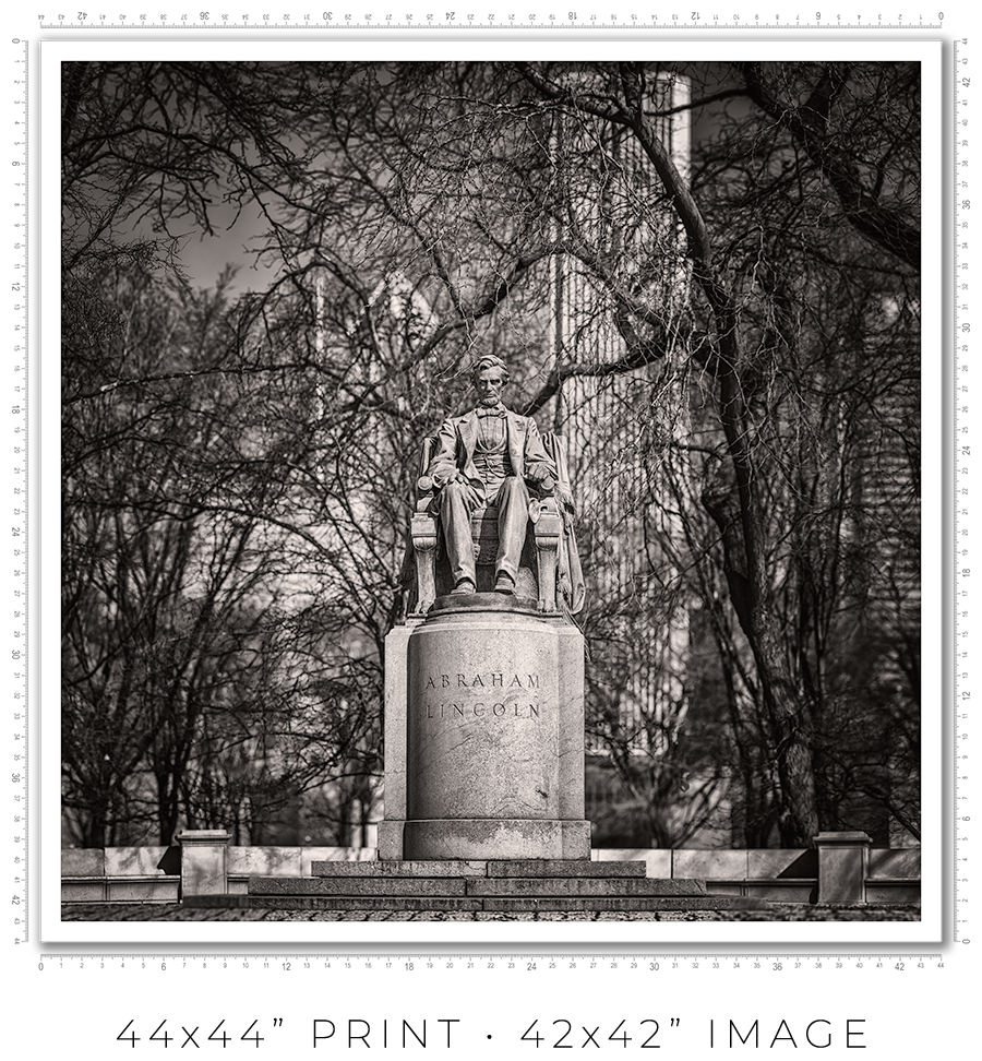 Abraham Lincoln Monument in Grant Park North View