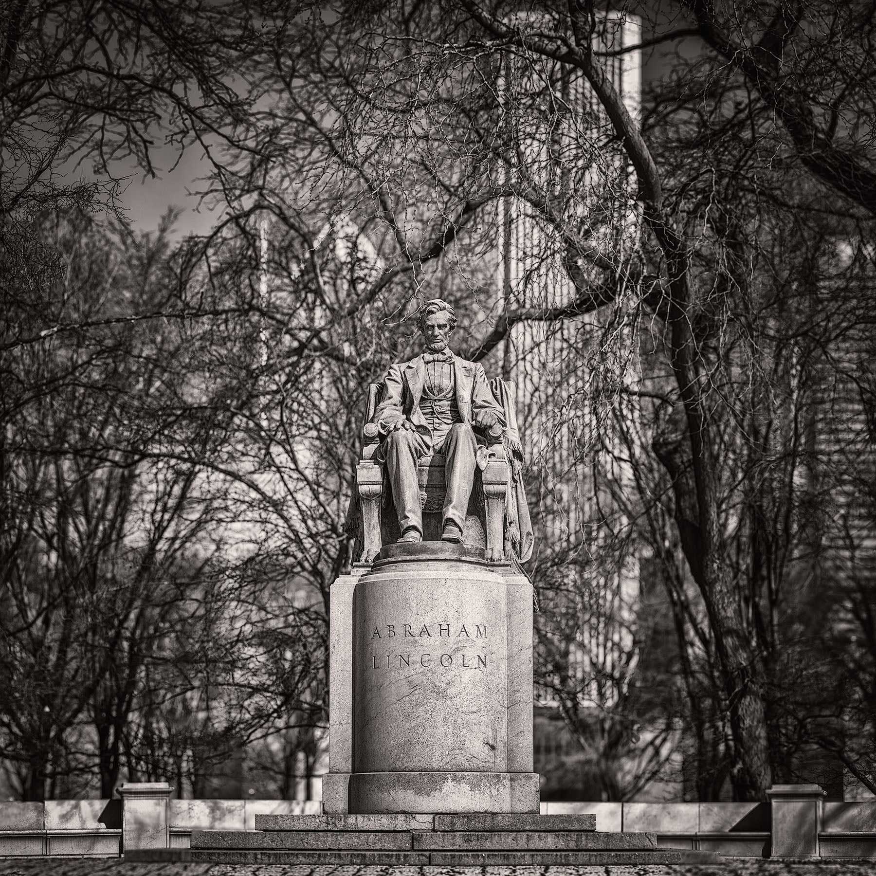 Abraham Lincoln Monument in Grant Park North View