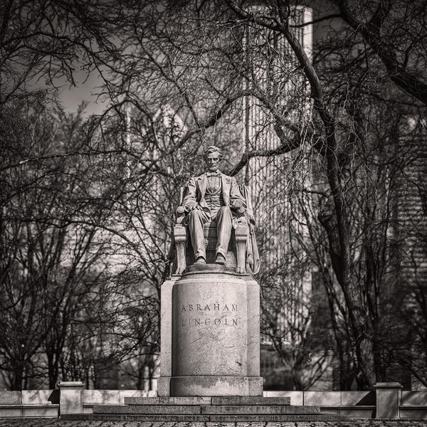 Abraham Lincoln Monument in Grant Park North
