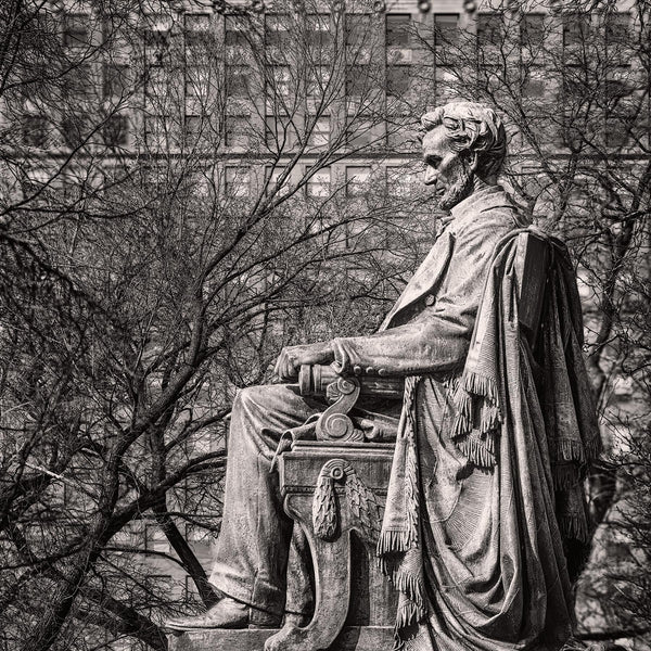 Abraham Lincoln Monument in Grant Park West