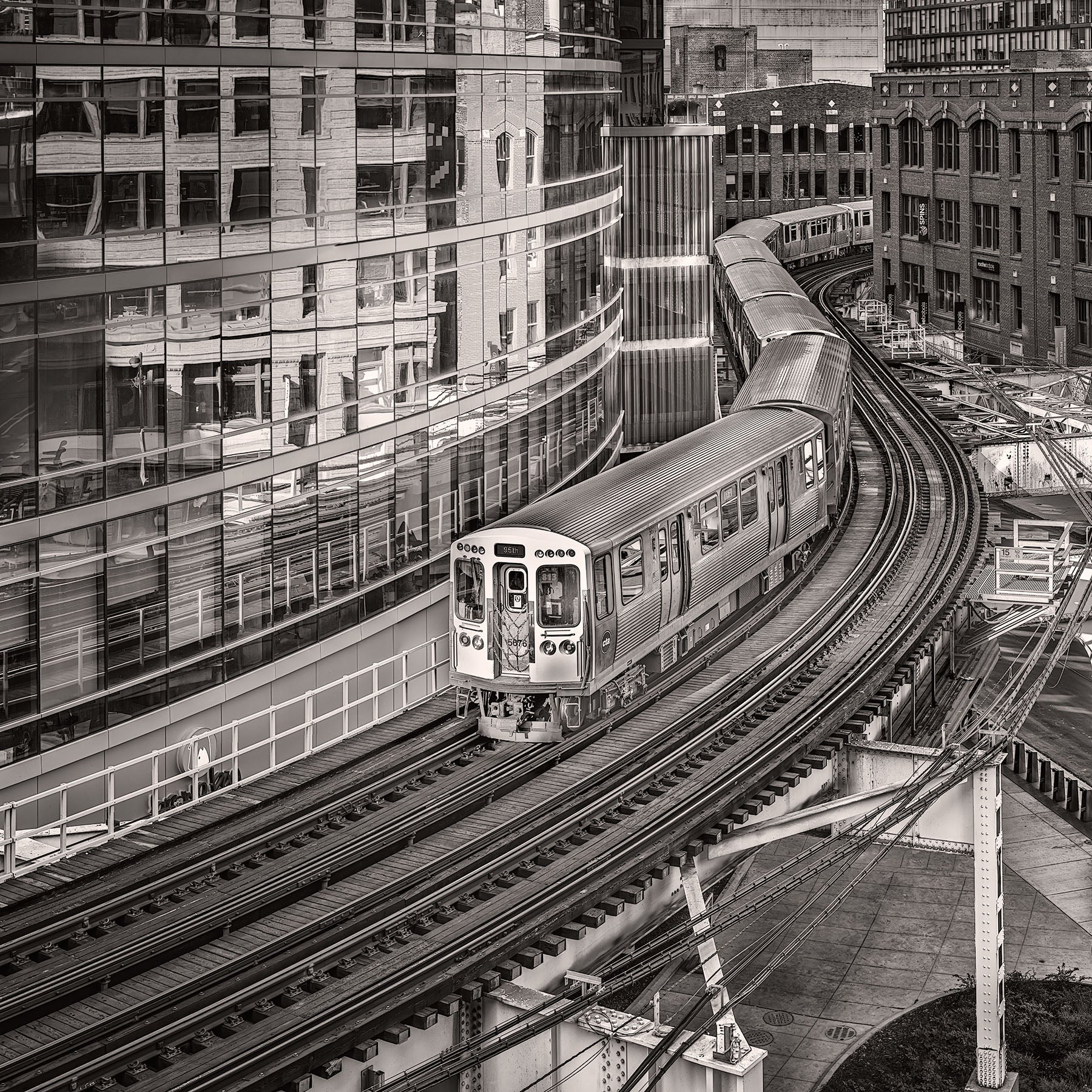 Chicago L Hubbard Curve - Igor Menaker Fine Art Photography