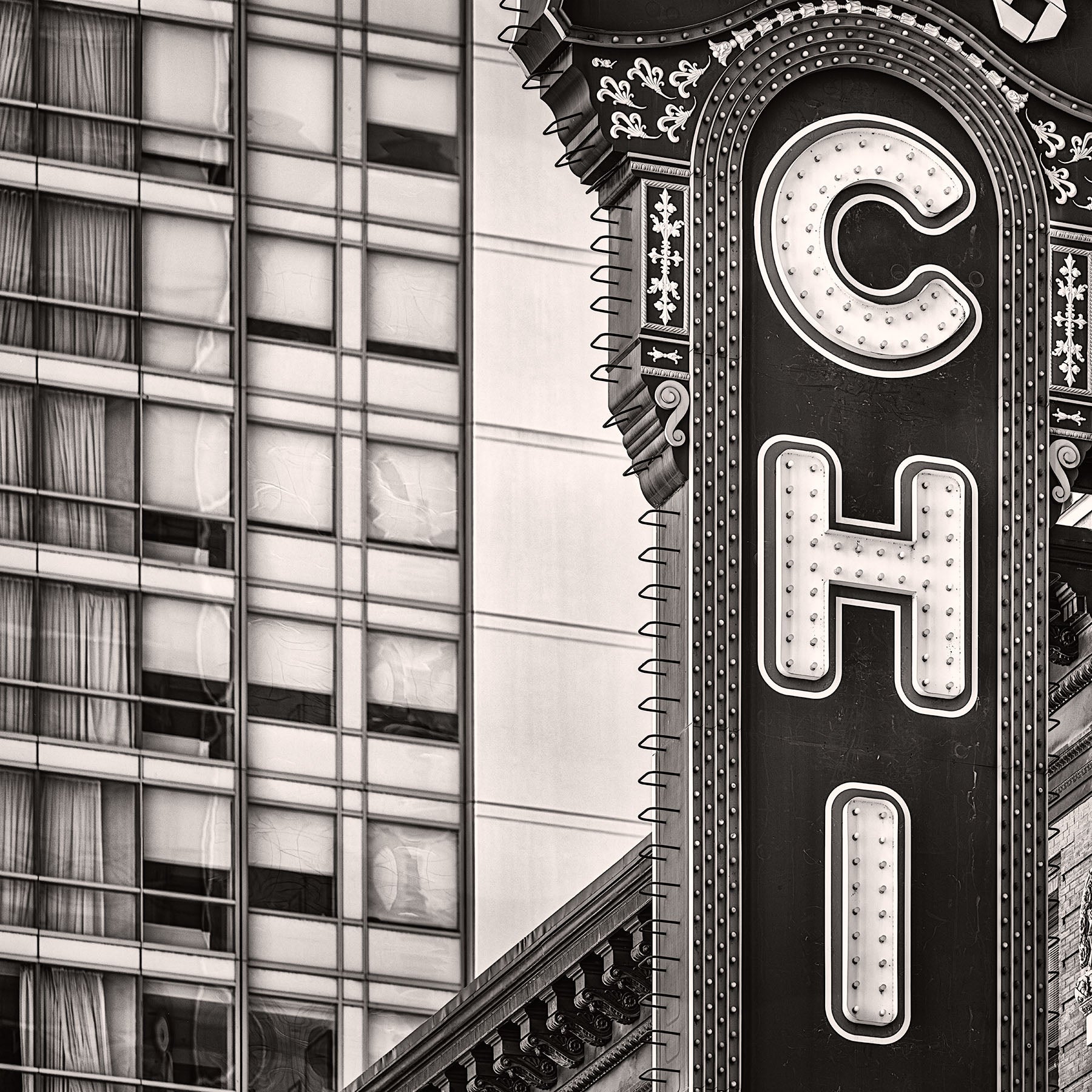 Chicago Theater Vertical Sign - Igor Menaker Fine Art Photography
