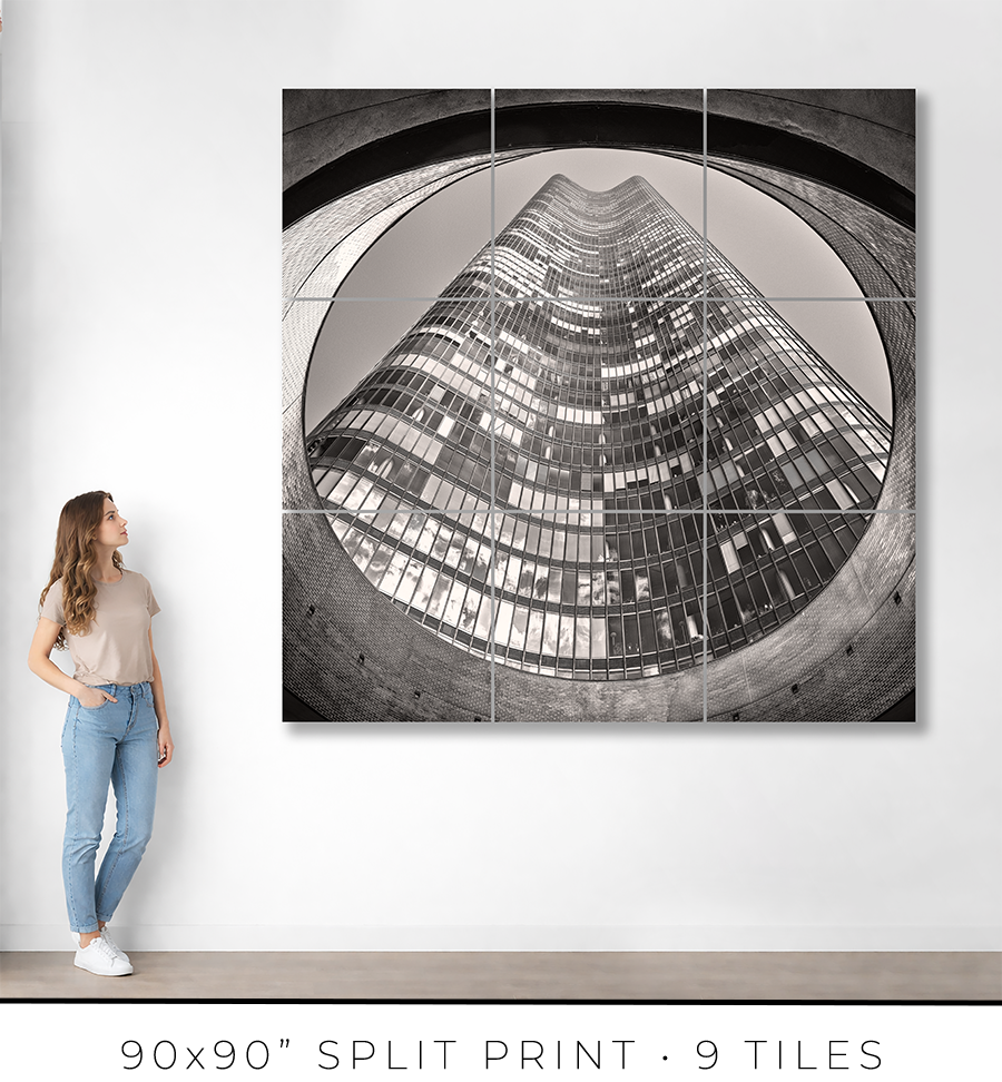 Lake Point Tower Entrance Circle